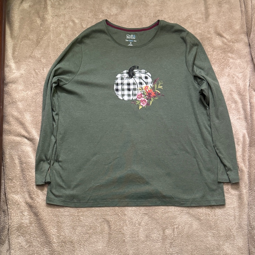 2X - Croft & Barrow Green Long Sleeve Tee with Pumpkin Design